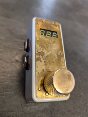 HARDCRAFT CO. Dear Concubine White with Acid Plate + Travel Case.